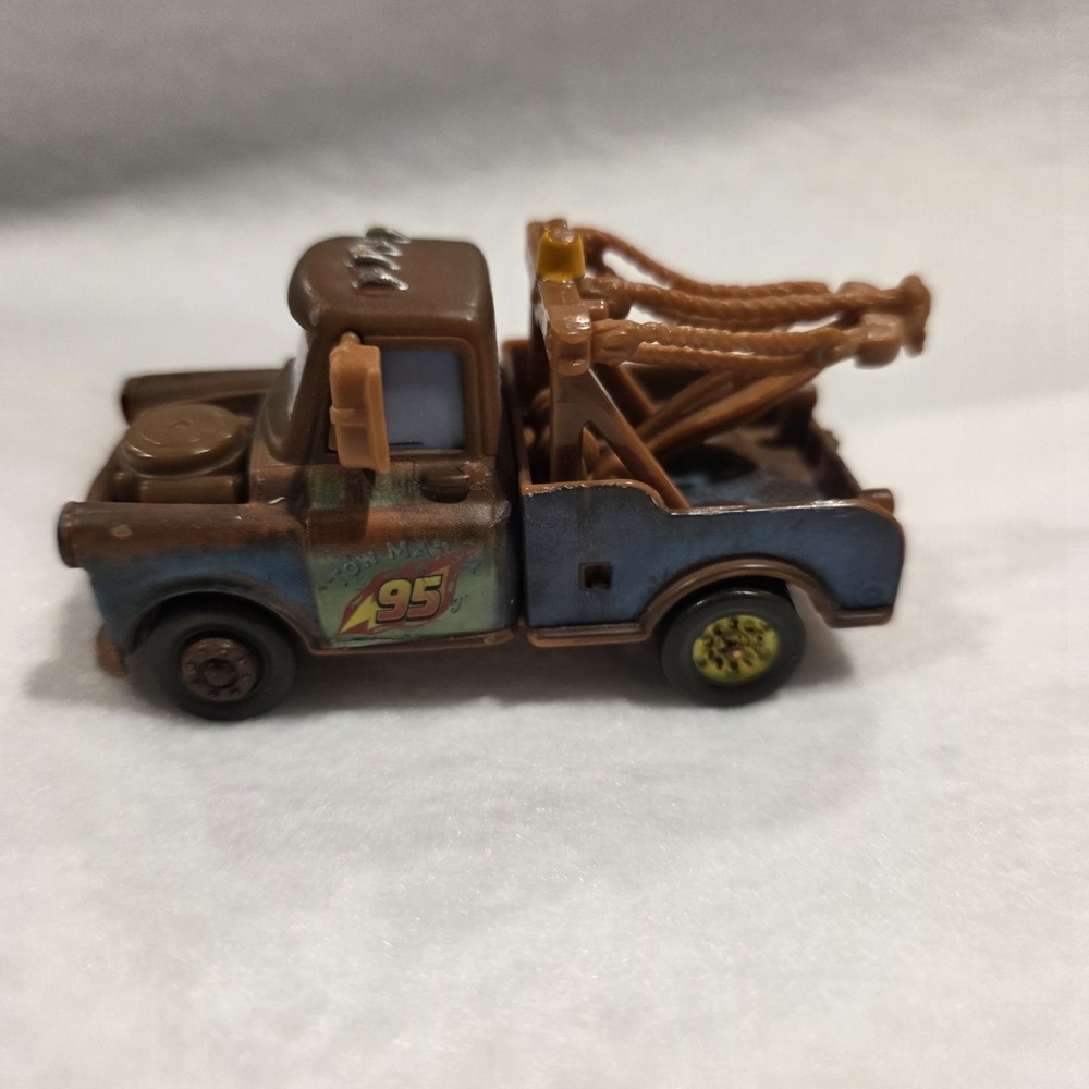 Disney Pixar Cars 2 Race Team Mater Tow Truck 3" Figure Diecast 1:55‎ V2798 - Picture 3 of 6